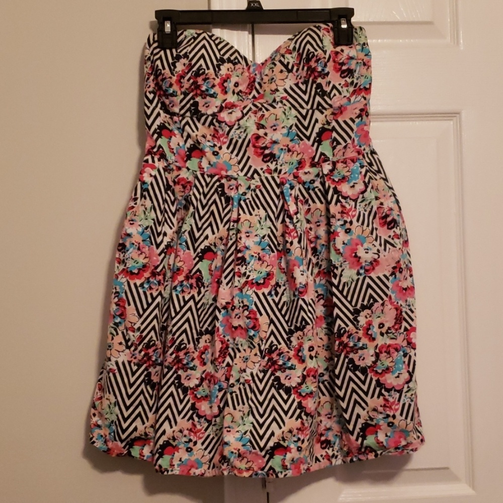 Dress - Picture 2 of 3